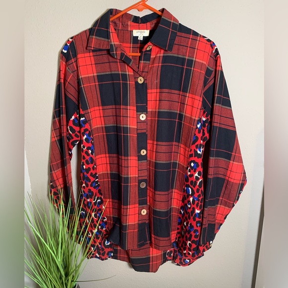 Umgee Tops - Umgee button up blouse. Red. Size S.
